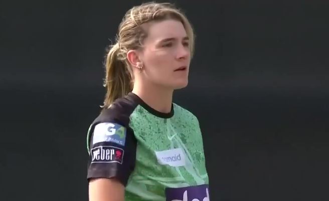 4-fer! Annabel Sutherland restricts Melbourne Renegades