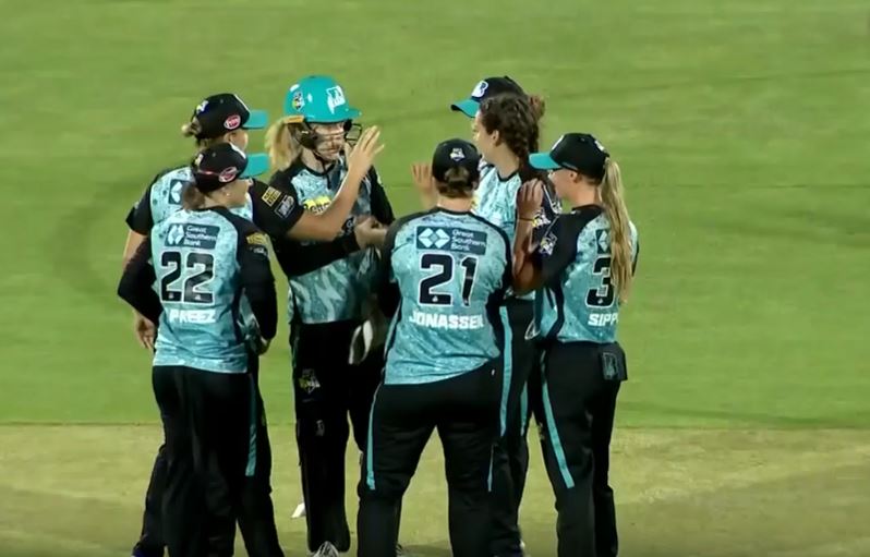 Blazing Brisbane Heat thrash Adelaide Strikers by 4-wickets