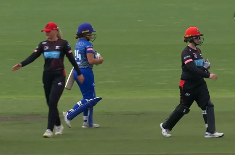 Otago Sparks hold nerves to pip Canterbury Magicians by 3 wickets