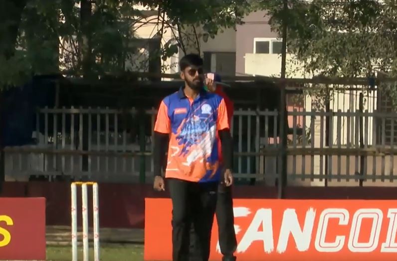 3 for 25! Mayukh Sarkar sparkles with the ball