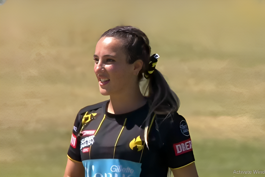Xara Jetly spins her web with a brilliant 3-fer
