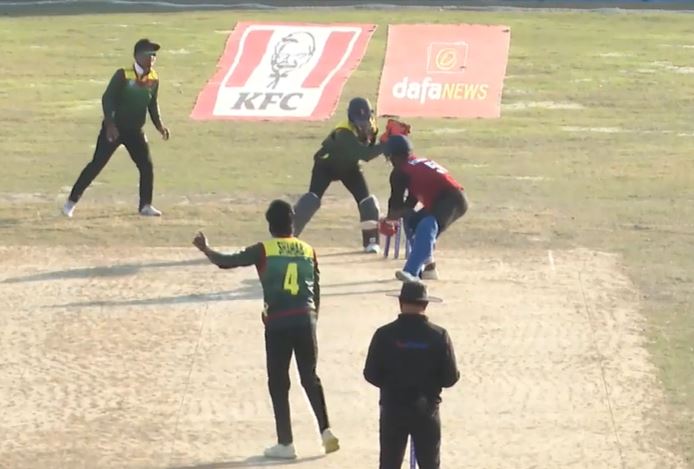 Shahab Alam's 3-fer tears down Parsa XI