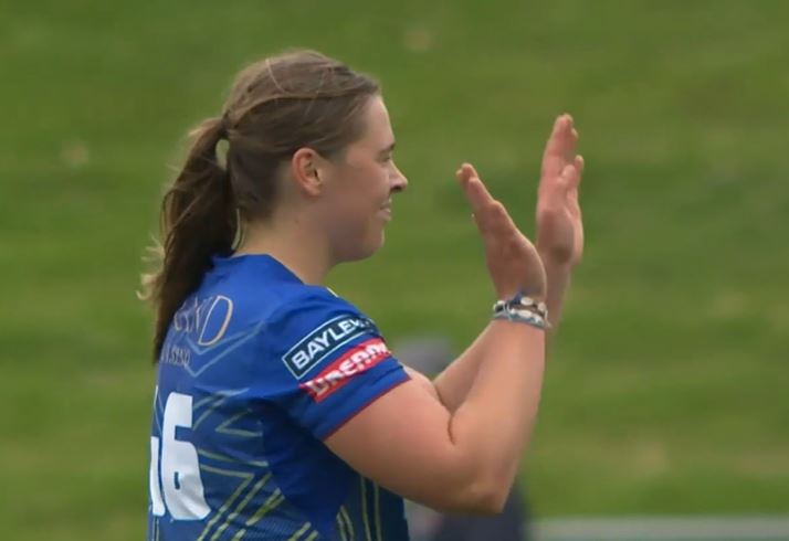 4-fer! Poppy-Jay Watkins restricts Wellington to 140