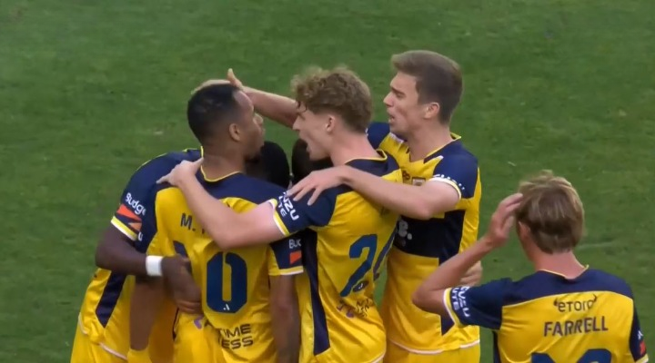 Túlio's 25th-minute stunner seals three points for Central Coast Mariners