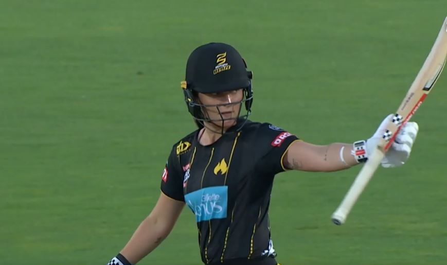 60* off 50! Amelia Kerr dazzles with composed knock