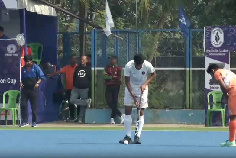 Determined Indian Navy walk past Central Secretariat 3-0