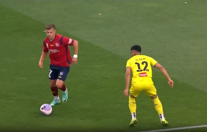 Adelaide United hold Wellington Phoenix to 2-2 draw