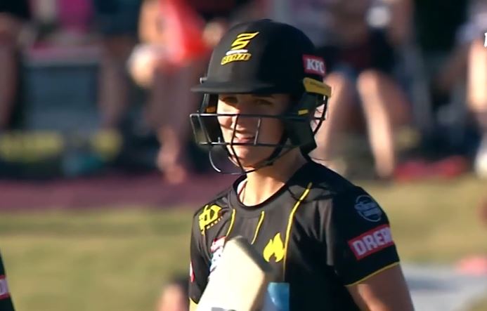 Amelia Kerr's magnificent 77* off 55