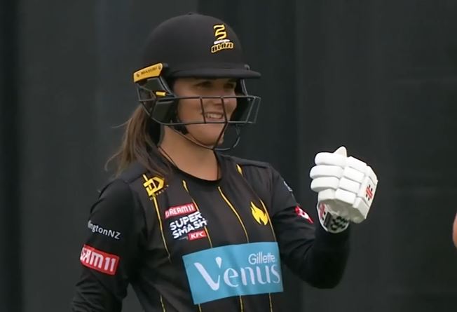 Amelia Kerr's fiery 73* wins it for Wellington Blaze