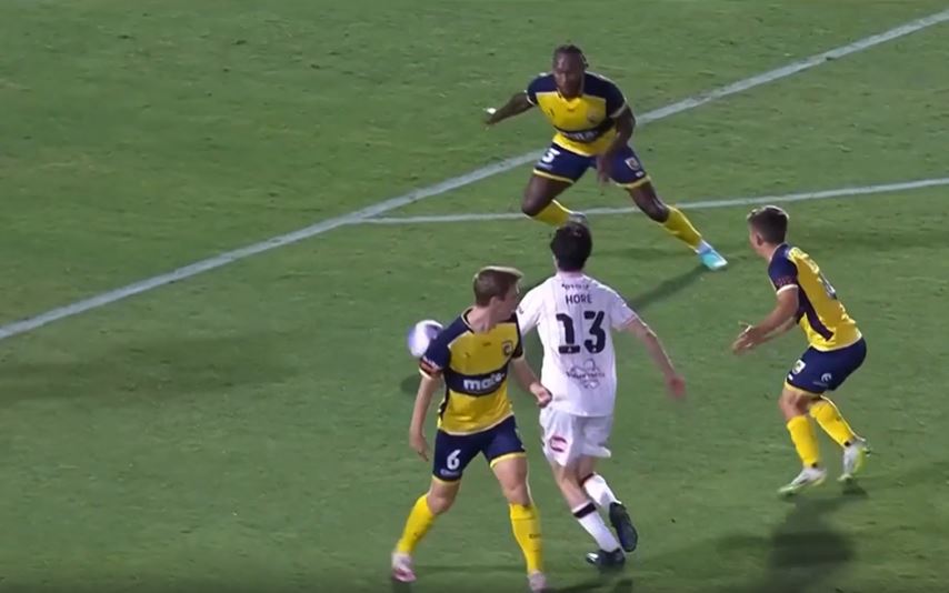 Central Coast Mariners sail past Brisbane Roar 2-0