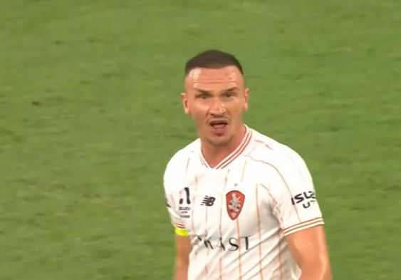 Brisbane Roar score late to beat Newcastle Jets 3-2
