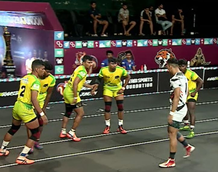 Thriller! Palani Tuskers edge past Murthal Magnets 28-26