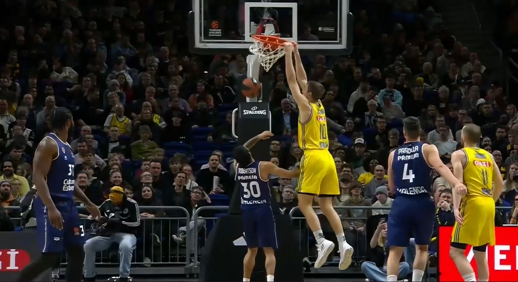 Deadly Valencia thrash Alba Berlin 81-66