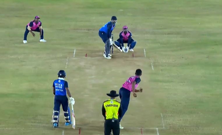 7 Fours, 3 Sixes! Hrushikesh Pawar Shines