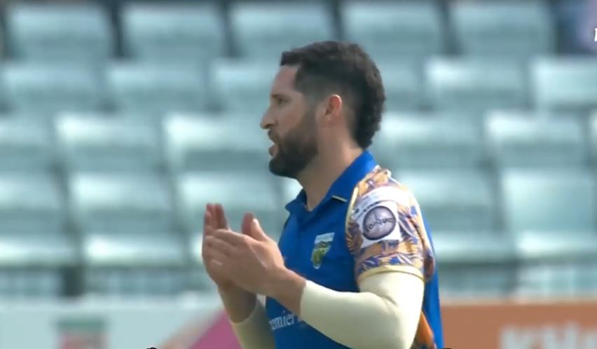3/19! Wayne Parnell Keeps the Batsmen Guessing