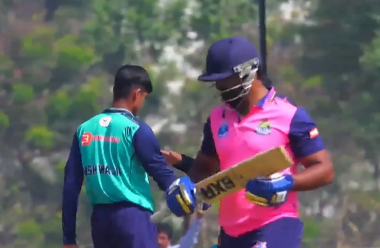 5 Fours, 3 Sixes! Yogesh Takawale's Brisk 60*