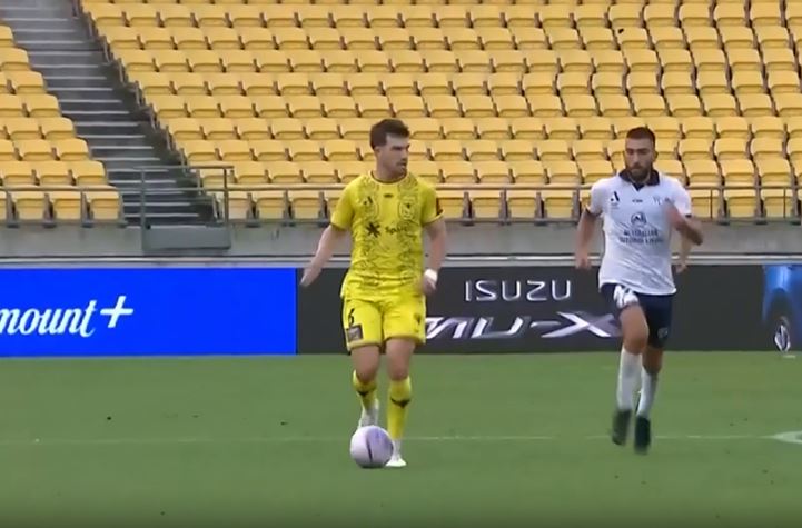 Wellington Phoenix Beat Adelaide United 3-2