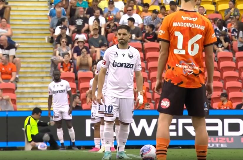 Brisbane Roar Beat Melbourne Victory 3-2
