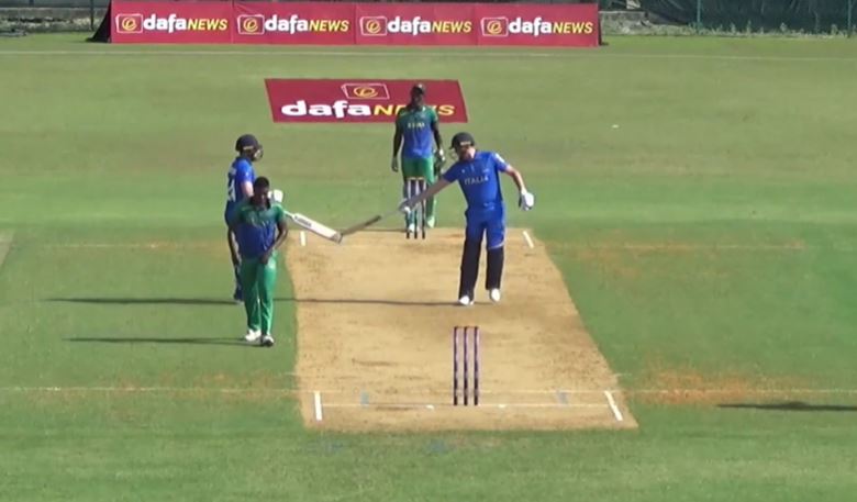 Italy vs Tanzania: Marcus Campopiano's 61 off 62