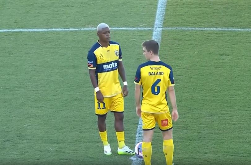 Central Coast Mariners pip Wellington Phoenix 2-1