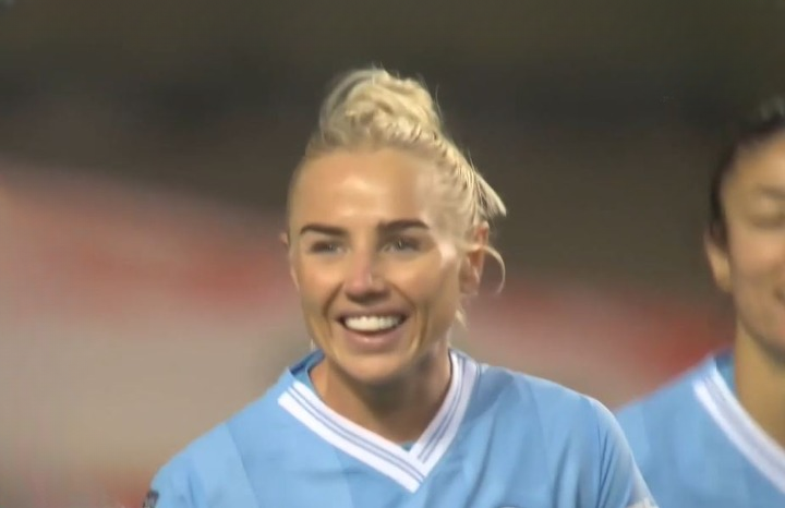 Spectacular Manchester City crush Bristol City 4-0