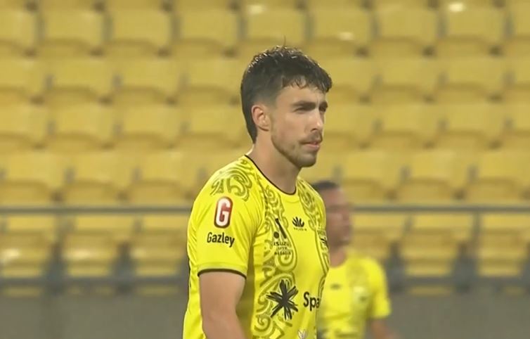 Wellington Phoenix pip Melbourne Victory 1-0