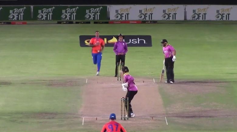 Rocks vs Western Province: Beuran Hendricks's 3 for 18