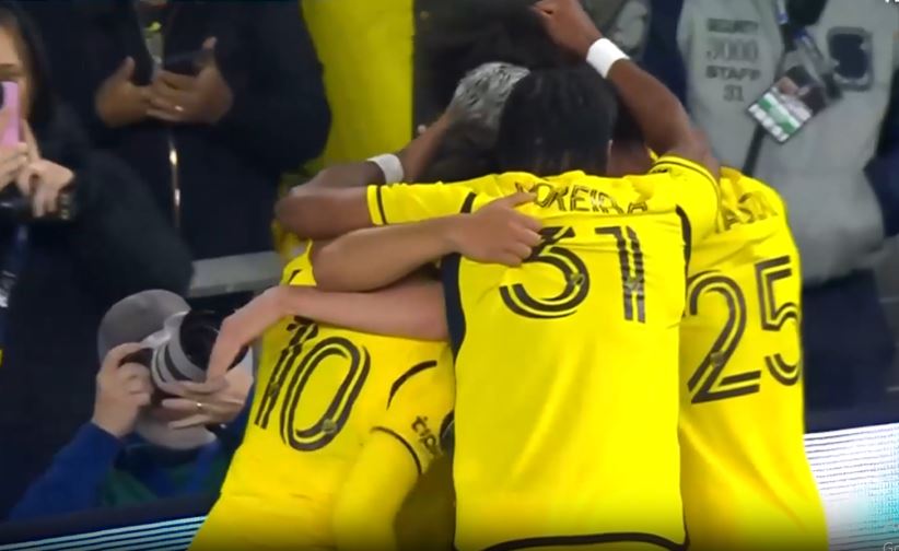 Columbus Crew pip Monterrey 2-1