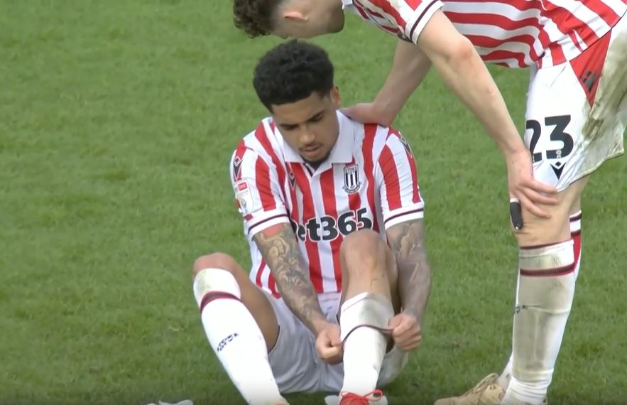 Stoke City strike late to draw against Huddersfield Town 1-1