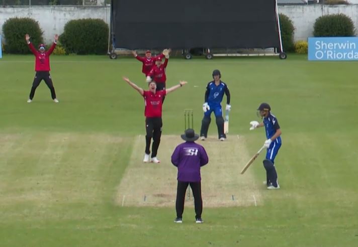 Leinster Lightning vs Munster Reds: Josh Manley's 4 for 57